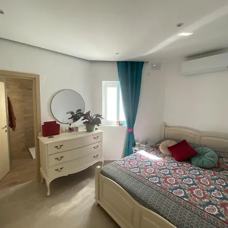 3 Bedroom Luxury With Garden And Church Views *