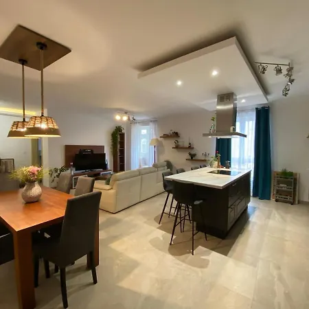 3 Bedroom Luxury With Garden And Church Views Apartmán *