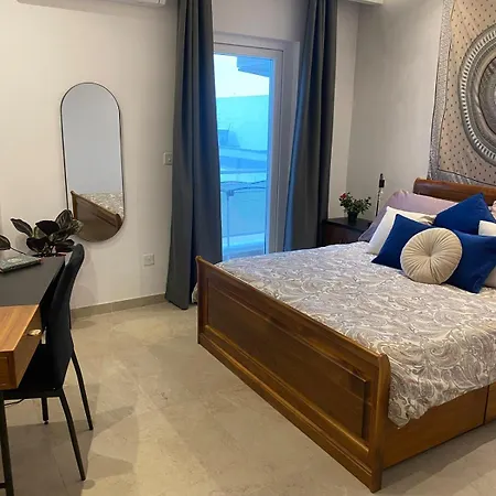 3 Bedroom Luxury With Garden And Church Views *